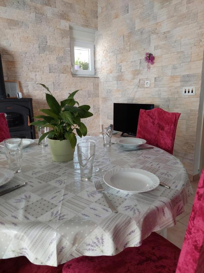 Apartman Lucija Seline Exteriér fotografie